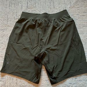 Men’s Lululemon Linerless 9” Short (Large)